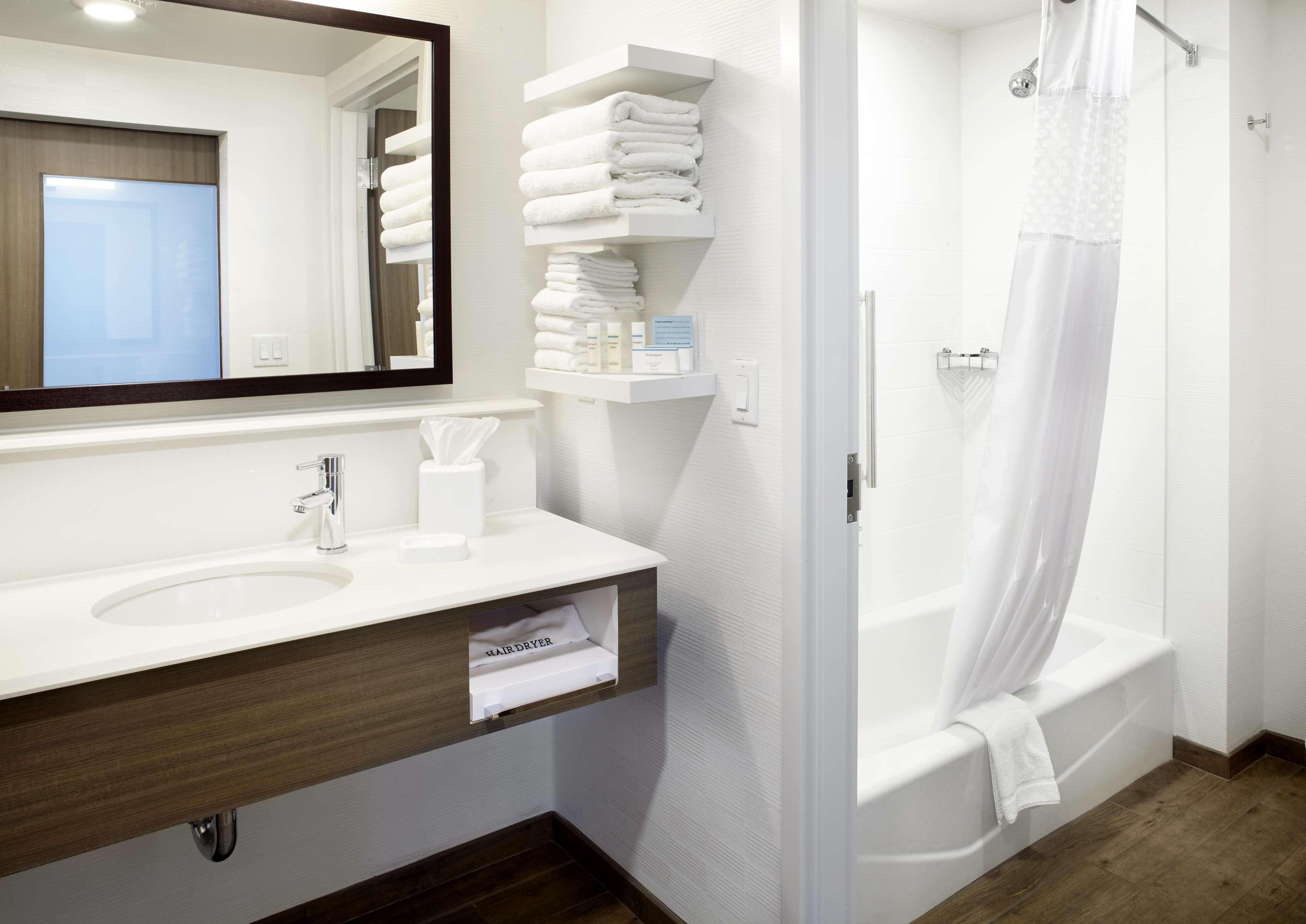 Hampton Inn & Suites Pittsburgh Airport South/Settlers Ridge
