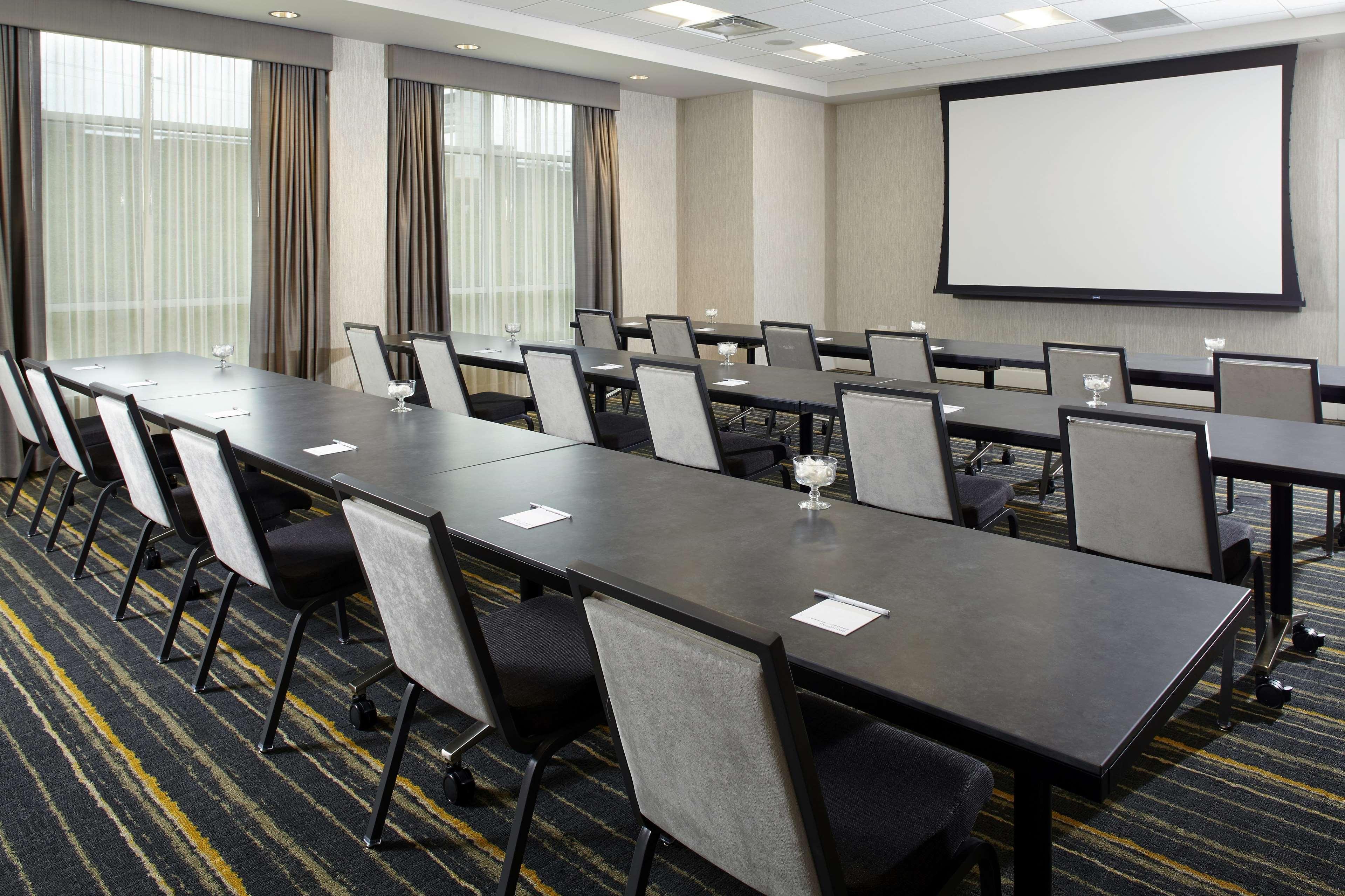 Hampton Inn & Suites Pittsburgh Airport South/Settlers Ridge Robinson Township (Allegheny County)