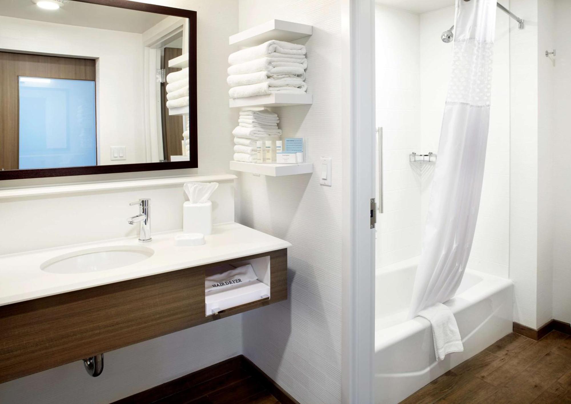 Hampton Inn & Suites Pittsburgh Airport South/Settlers Ridge Hotel 3*