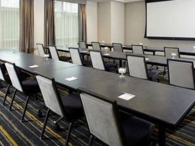 Hampton Inn & Suites Pittsburgh Airport South/Settlers Ridge Hotel 3*