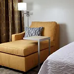 Hampton Inn & Suites Pittsburgh Airport South/Settlers Ridge