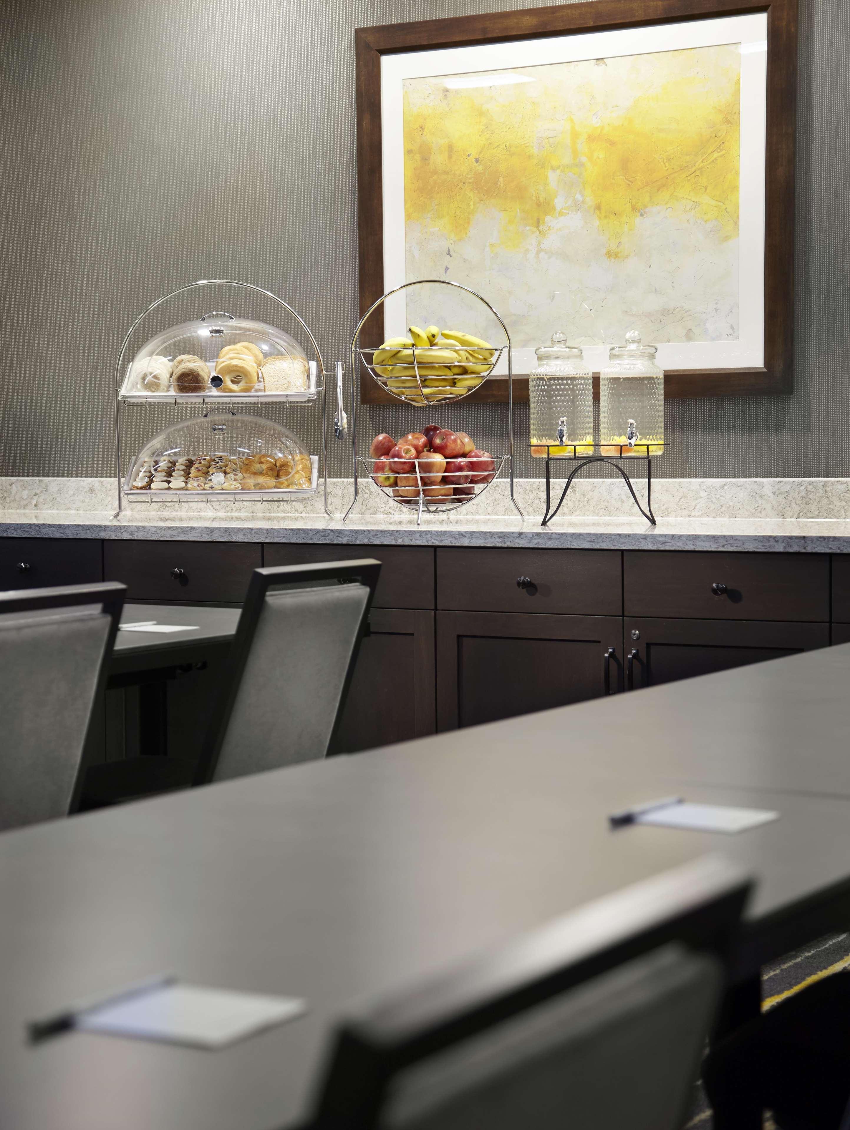 Hampton Inn & Suites Pittsburgh Airport South/Settlers Ridge