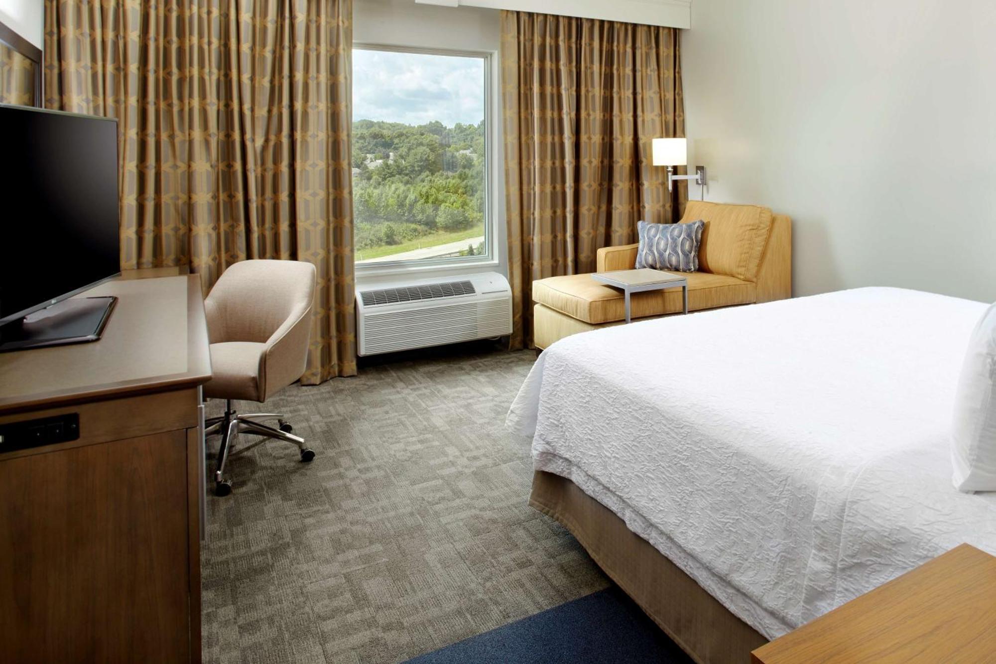 Hampton Inn & Suites Pittsburgh Airport South/Settlers Ridge